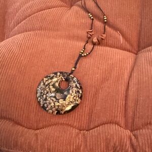 Elegant Black and Gold Pendant Necklace